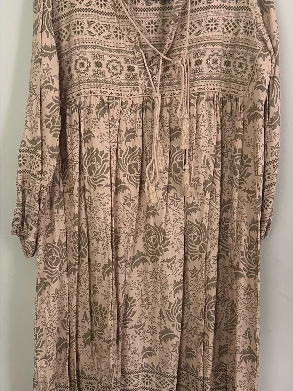 R. Vizimos Floral Print Button-Up Blouse - Blush Taupe